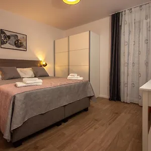 bura2-apartment-split.splithotels.org/